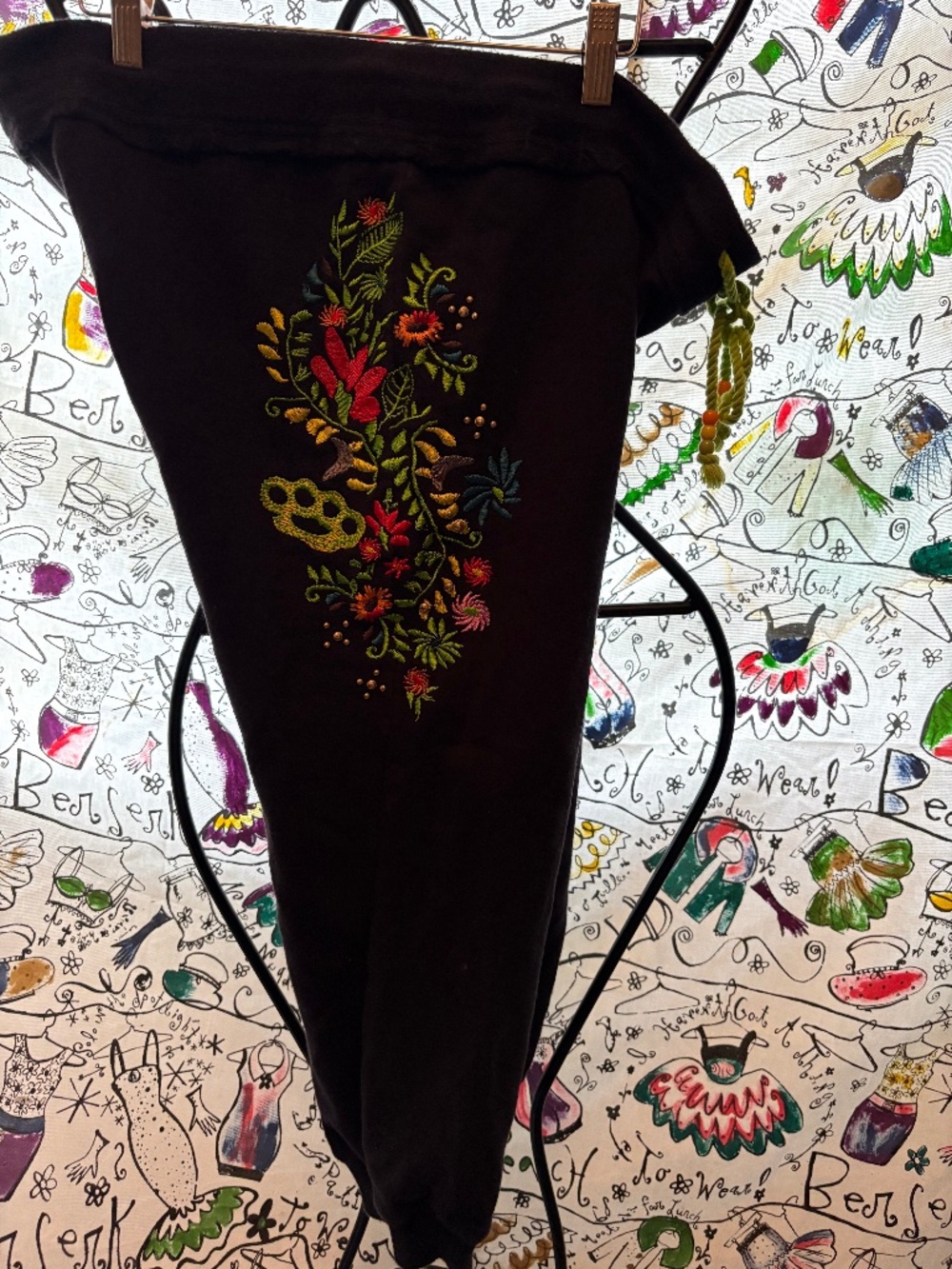Akademiks Cotton Embroidered Cropped Track Pant